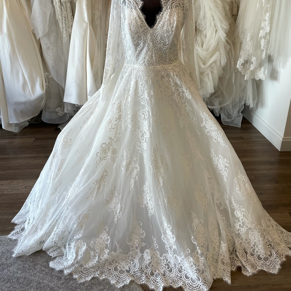 Calla Blanche Raven Gown